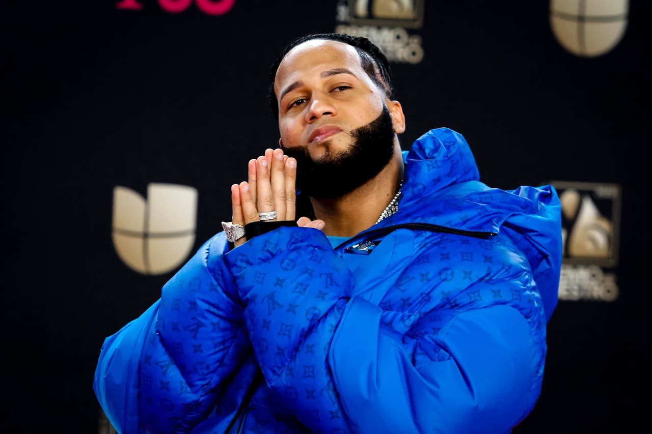 YEAAAAA!!!! Cuando cocinas los mejores talentos de Puerto Rico, República Dominicana y Atlanta, el producto final es un ‘Bombón’. Lil Jon uno de los mejores productores y exponentes de rap en EEEUU, junto a la estrella El Alfa y el Big Boss, promete ser un ‘palo’ en las discotecas.
<br>