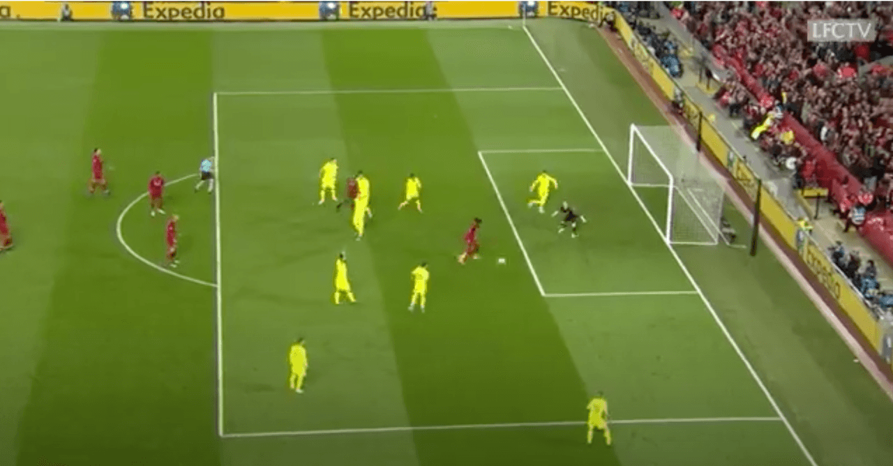 <b>Nueve despistados</b>
<br>Ocho jugadores del Barcelona más el portero, estaban en el área y ninguno cubrió a Origi, realmente estaban muy relajados.