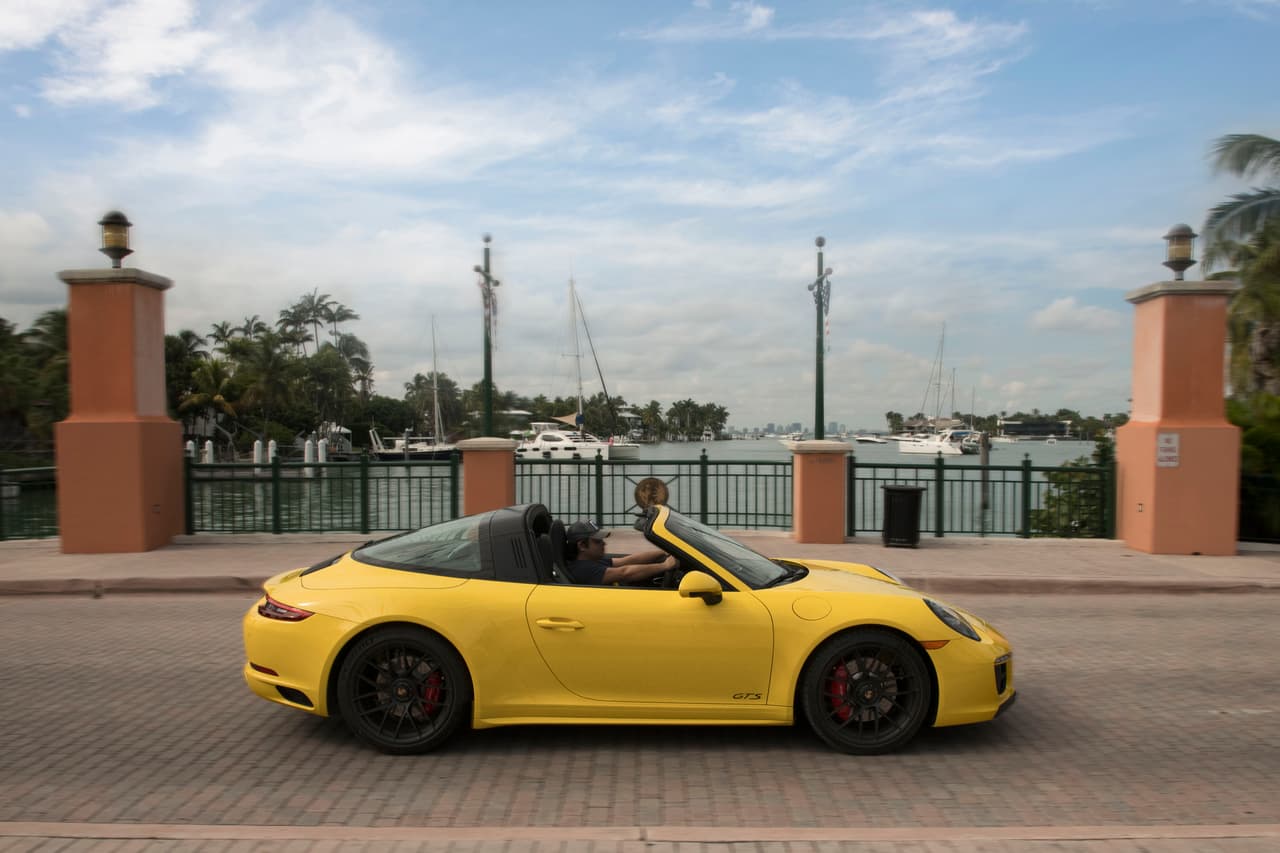 Tal vez más relevante es el hecho de que este mecanismo del techo es más pesado que el del convertible normal, y este modelo es uno de los más pesados de la gama.