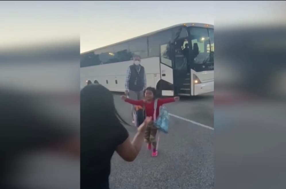 Finalmente, luego de tres años, 36 meses sin tenerse una a la otra, Nataly pudo reencontrarse con su madre y un abrazo apretado de varios minutos
<b>dio por terminada una larga pesadilla que las dos tuvieron que sufrir. </b>
<br>