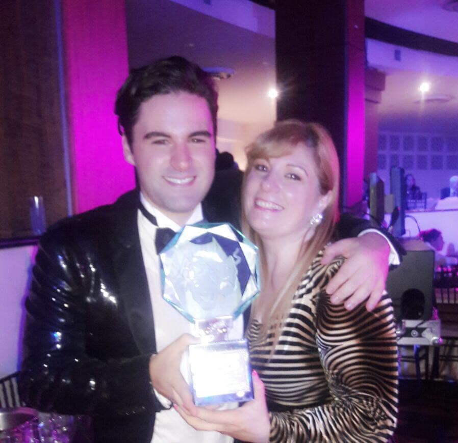 Aldo ya recibia premios por sus personajes en la televisión cuando su papá comenzó a enfermar.