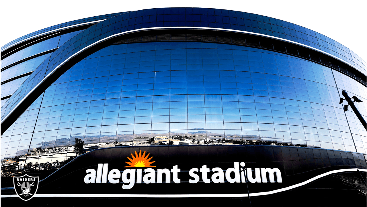 El exterior es muy llamativo y seguramente un ícono de Las Vegas por su novedosa construcción y los acabadoos con vidrios.