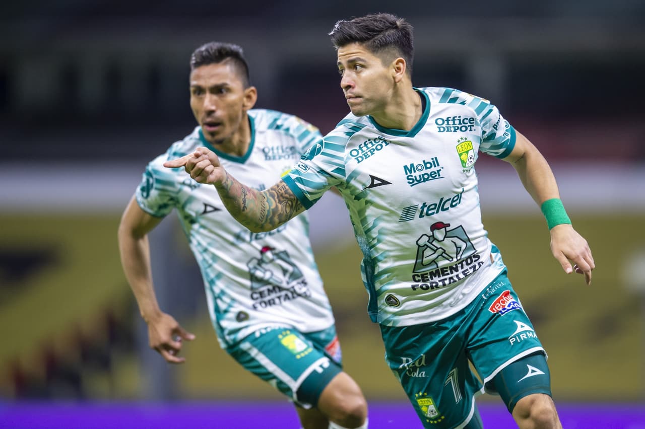 Víctor Dávila (1’) marcó a segundos de haber iniciado el cotejo, pero la ventaja no duró; Henry Martín hizo el empate a los 6’. Al 58’ Aguilera falló desde los once pasos. En sus siguientes compromisos, América visitará al Guadalajara en duelo de la J11 y León hará lo propio con el Monterrey, en duelo pendiente de la J3.
