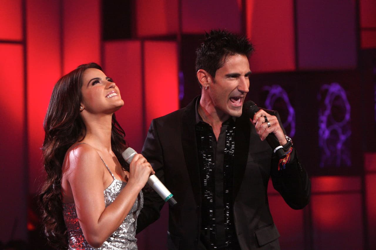 Aunque se dedicó a las telenovelas por un tiempo en 2013 regresó a la música con el disco "Eclipse de luna".