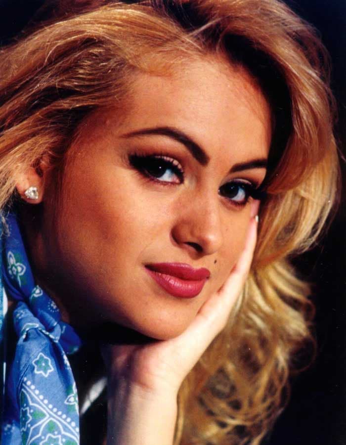 Paulina Rubio se dio a conocer en el recordado grupo "Timbiriche". A la chica dorada no le iba mal en la pantalla chica. Aunque se ha concentrado en su carrera musical también actuó en telenovelas como "Pasión y Poder", "Baila Conmigo" y "Pobre Niña Rica".