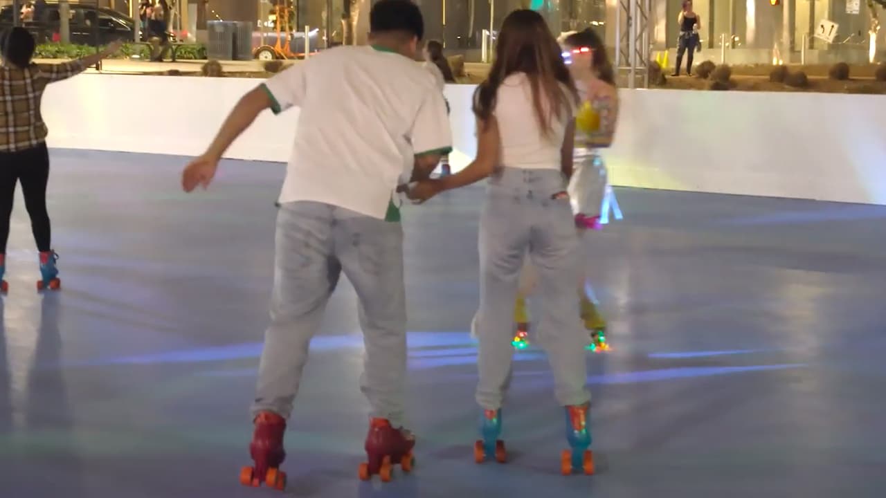 La programación de lunes a viernes incluye noches musicales temáticas y también entradas con descuento en lunes selectos.