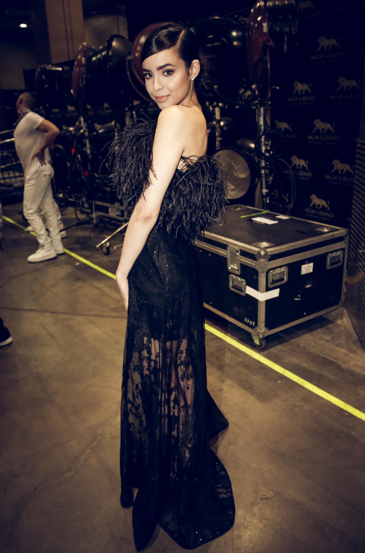 Sofía Carson también en el backstage.