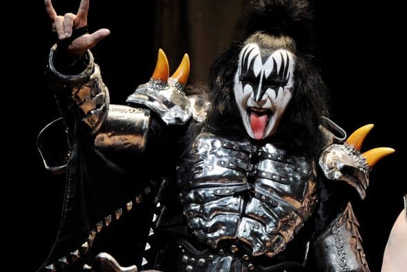 A dos meses de celebrar su entrada en el Hall de la Fama, la banda de rock de todos los tiempos se prepara para la mega gira en Estados Unidos. La extravagante banda anunció en Houses of Blue en Los Ángeles su próxima agenda de conciertos "2014 Heroes Tour' en el país, junto a Def Leppard otra de las súper bandas del género Hard Rock y Heavy Metal.