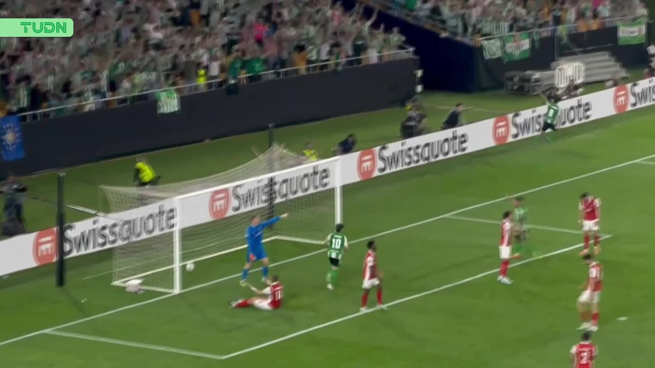 Betis y Fidalgo celebran los goles de Antony y Ez Abde ante Braga