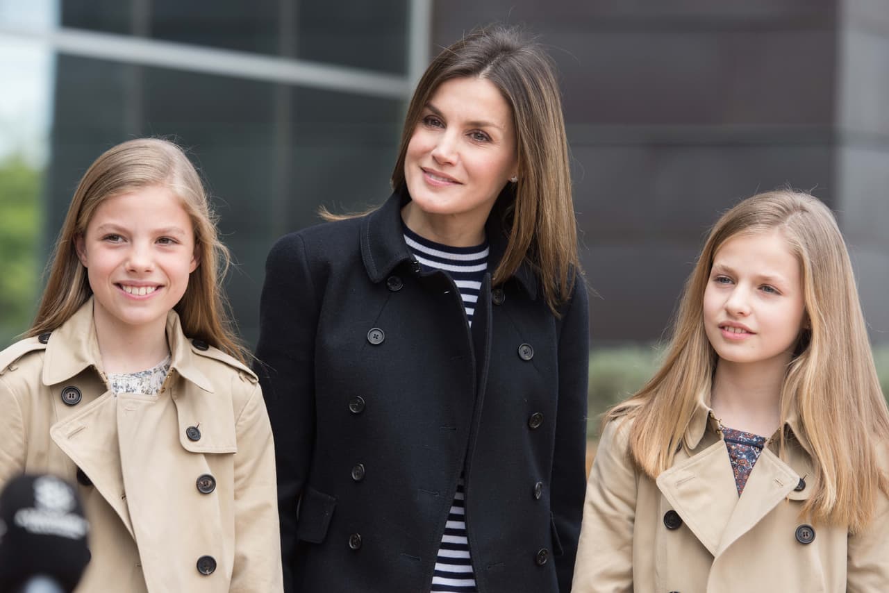 <b>Dormir temprano </b>
<br>El diario '
<a href="https://www.elpais.com.uy/eme/lifestyle/television-internet-estrictas-reglas-reina-letizia-les-impone-hijas.html" target="_blank">El País'</a> informó que las princesas tienen un estricto horario, puesto que deben ir a dormir diariamente a las 9 de la noche.