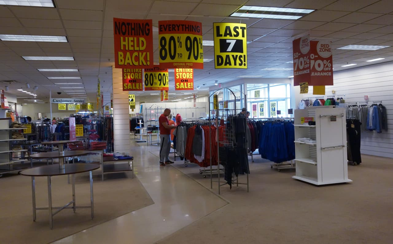 En Oregon cerrarán las tiendas ubicadas en:
<br>📍
<b>Cascade Village </b>(63455 N Hwy 97, Ste 93, Bend)
<br>📍
<b>McMinnville Plaza </b>(2180 NE Hwy 99 W, McMinnville)
<br>📍
<b>Garden Valley Mall </b>(780 NW Garden Valley Blvd, Ste 160, Roseburg)
<br>📍
<b>Salem Center </b>(305 Liberty St NE, Salem)