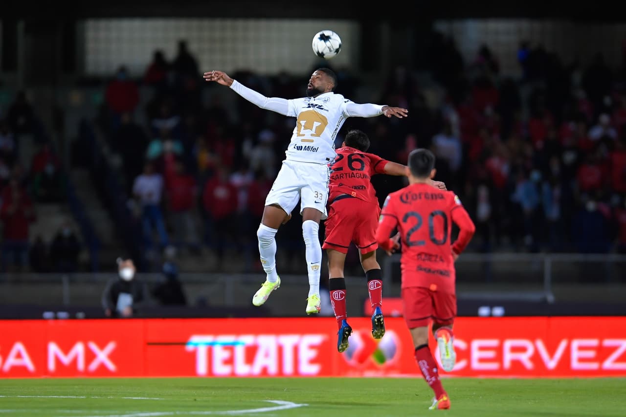 De la mano de sus jugadores brasileños los Pumas golearon al Toluca.