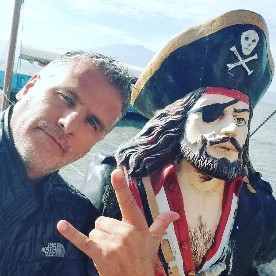 "Yo creo que es el momento oportuno, que ya 
<b>haces el ego a un lado </b>y ya puedes decir lo que estás haciendo, porque al principio sí es fuerte que te reconozcan y te digan, 'oye ¿qué estás haciendo aquí?', pues trabajar, o sea no queda de otra", dijo.