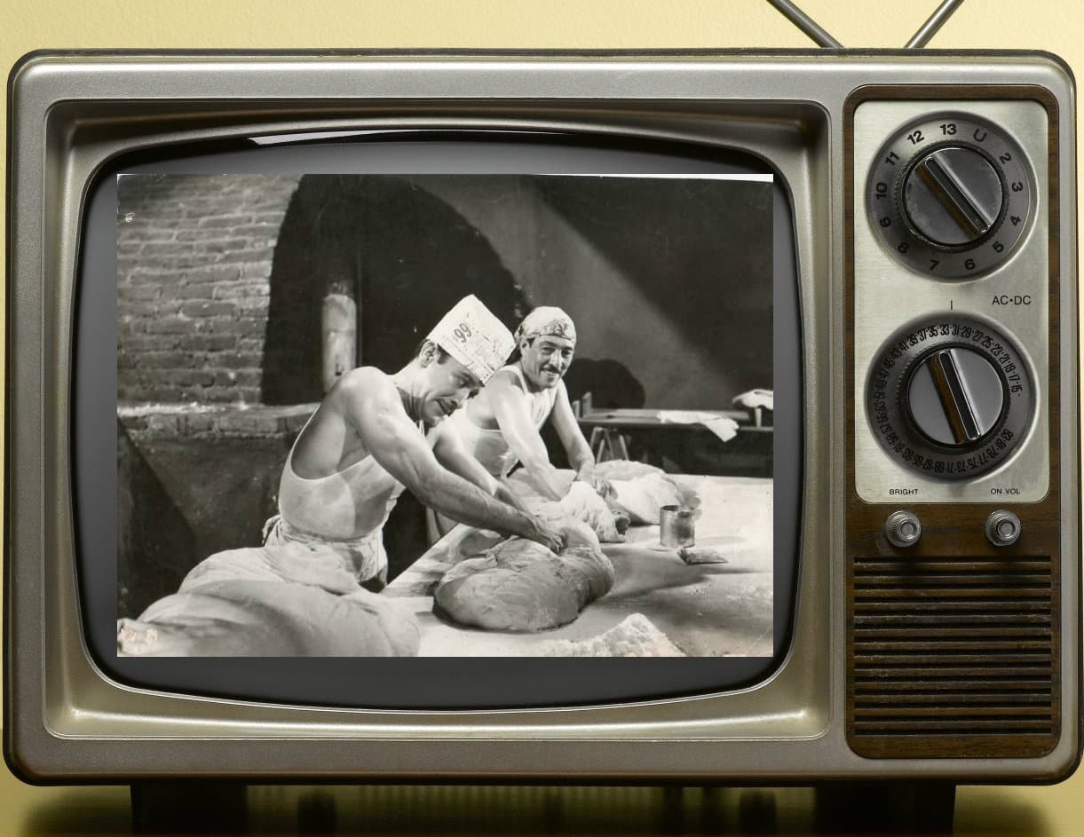 También en 'Escuela de rateros', Infante hizo dos personajes, uno como un actor bastante sinvergüenza y que es asesinado, pero luego para dar con los asesinos, la policía busca a otro hombre que se le pareciera y resulta que encuentran a un alegre panadero.