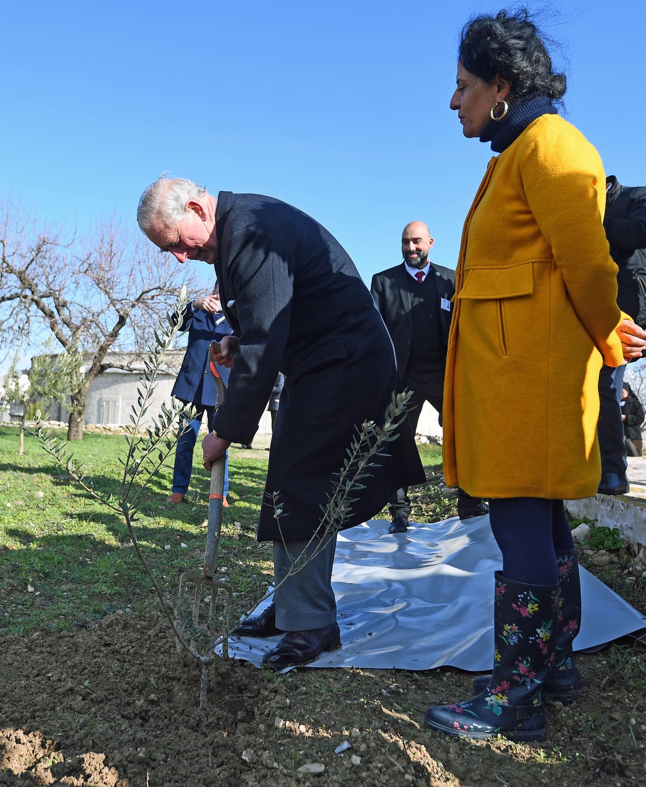 La afición que tiene el príncipe por las plantas, jardines y 
<b><a href="https://www.univision.com/famosos/el-principe-carlos-reconoce-el-trabajo-de-greta-thunberg-y-le-dice-cuando-se-acostumbrara-a-las-camaras-fotos" target="_blank">su espíritu ambientalista</a></b> le viene desde la niñez. 
<br>