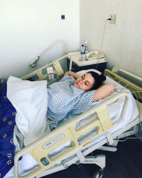 Hasta minutos antes de convertirse en mamá: "El día más feliz de mi vida, poco me importa si me veo "gordita" o no, lo más bonito es que genere una vida que hizo a mi misma volver a nacer! Sean madres! Es lo más bonito! Pasaría todo sola otra vez para tenerte en mis brazos! Te amo Mila!".