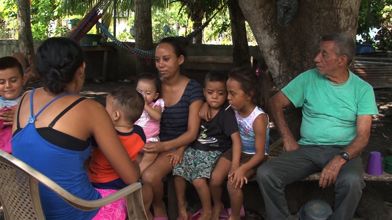 Mirna Varela no tiene casa propia, por eso vive en la humilde vivienda de Leonardo Varela, su septuagenario padre y sus tres hijos en la Colonia 15 de Enero, en el municipio de Petoa, departamento de Santa Bárbara, noroccidente de Honduras.