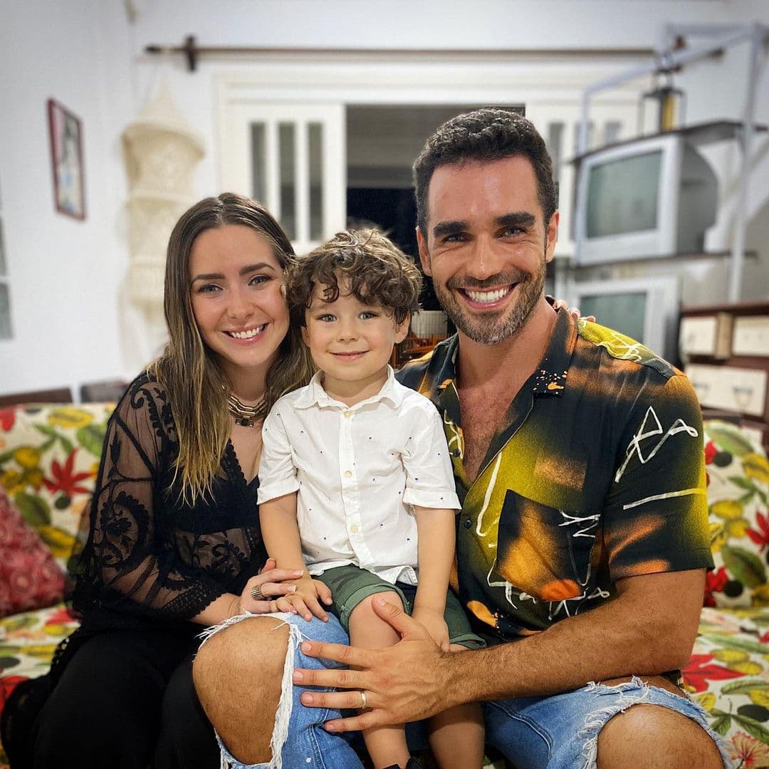 Tan poca es su preocupación sobre lo que digan de Diego que advirtió que el niño podría seguir jugando con su ropa o con la de su papá en futuras ocasiones si él así lo quiere.