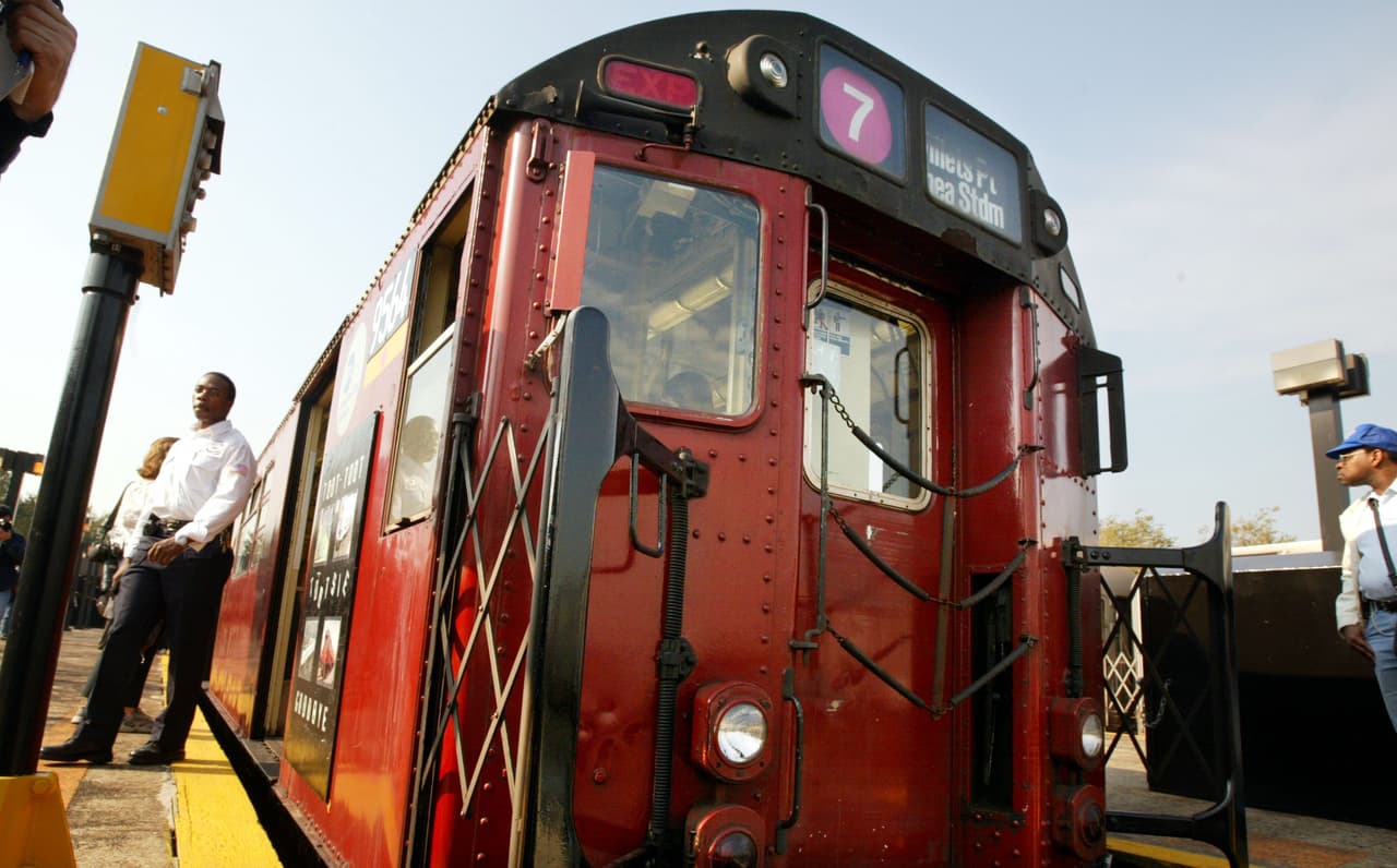 Los trenes comenzaron a circular en 1962, transportando a los viajeros de la Gran Manzana.