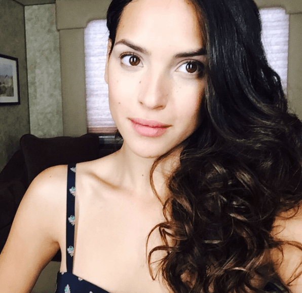 Además, de acuerdo con información de la misma publicación, Adria aseguró que para ella el apellido Arjona no es un peso, pero la actriz reconoció que su padre sí le ayudó en un principio.