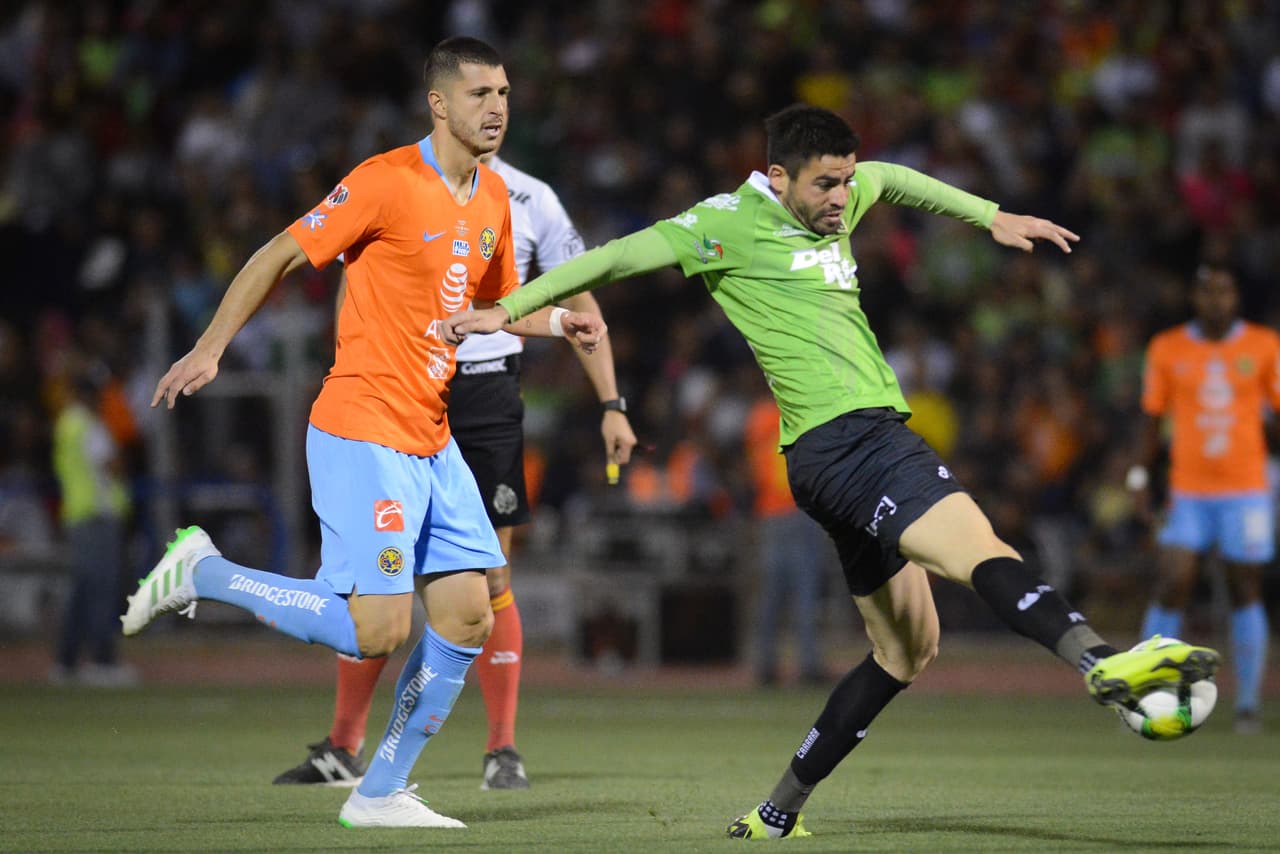 Arrancó la segunda parte del cotejo y los dirigidos por Gabriel Caballero salieron con la espada desenvainada, querían empatar a toda costa.