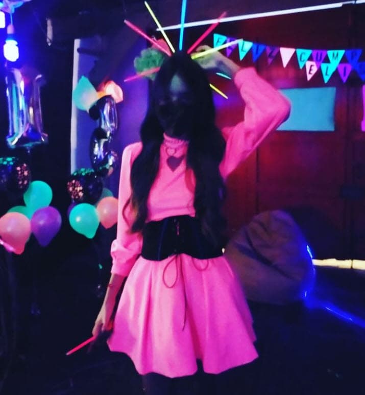 La pieza es 
<b><a href="https://www.instagram.com/garcia_morilo_atelier/" target="_blank">un diseño de la casa García-Morilo</a></b>, con base en Lima, Perú. 
<br>