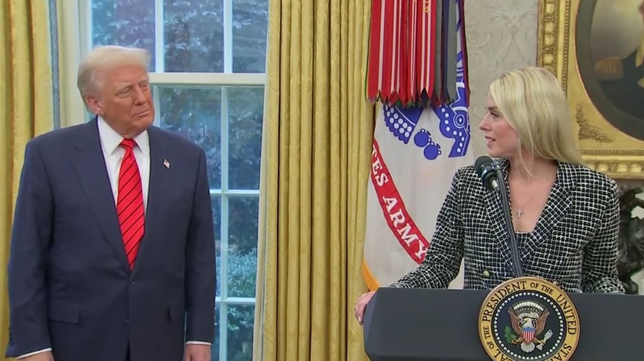 ¿Qué se sabe de Todd Blanche, sustituto de Pam Bondi como fiscal general de EEUU?