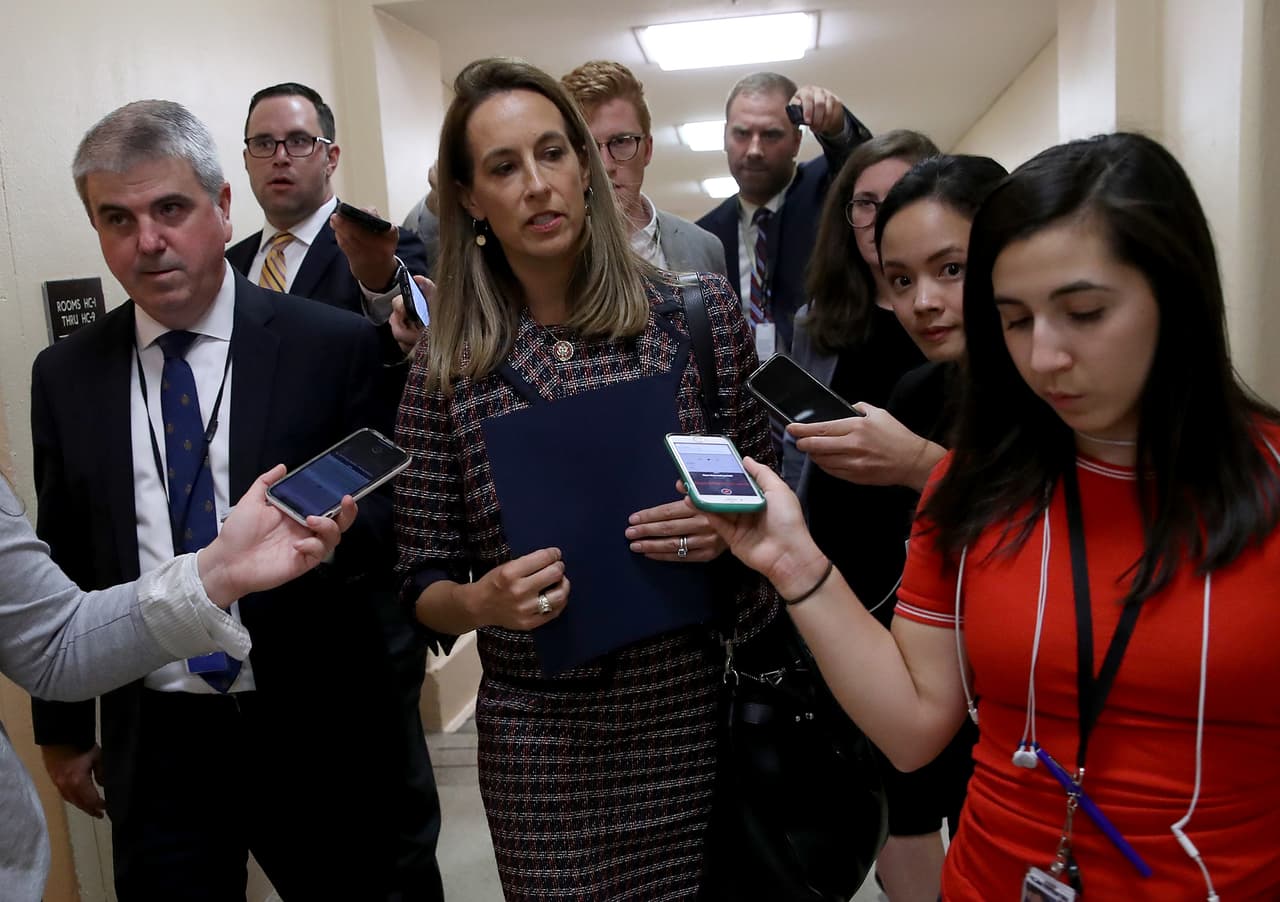 Mikie Sherrill representa el distrito congresional 11 de Nueva Jersey. Se desempeña como como presidenta de la Nueva Coalición Democrática y es parte del Comité de Servicios Armados y del Comité de Ciencia, Espacio y Tecnología de la Cámara de Representantes. Es la Presidenta de la Subcomisión de Medio Ambiente del Comité de Ciencia, Espacio y Tecnología.