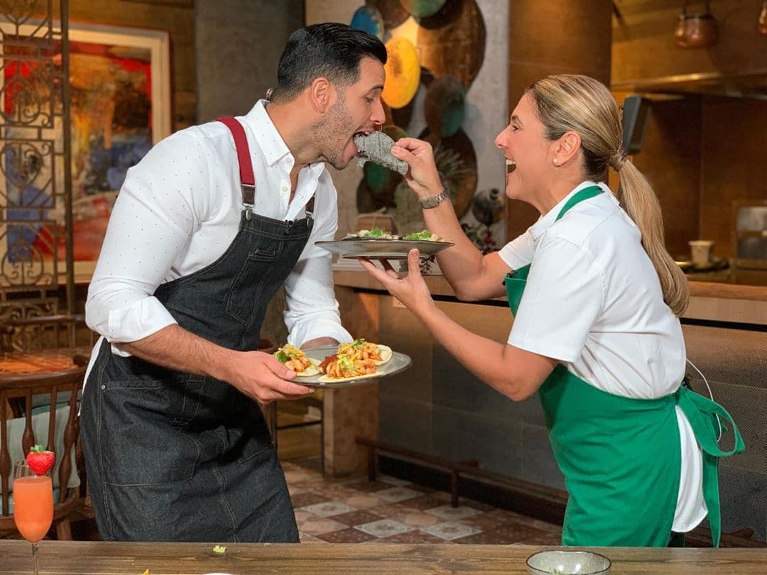 Los chefs de la casa prepararon exquisitos platillos desde uno de los restaurantes de la chef Lorena García en Las Vegas.