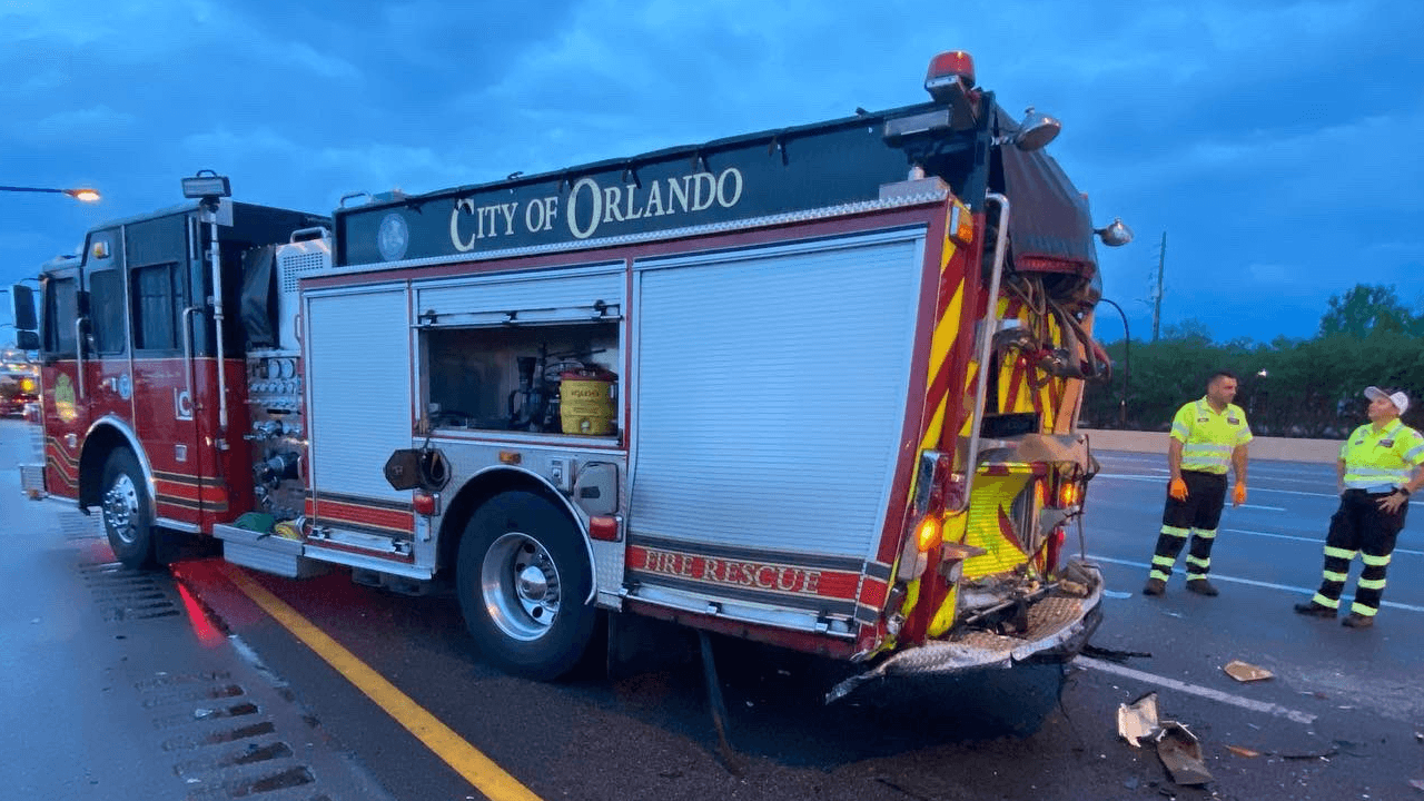 Se mata conductor que chocó contra dos camiones de bomberos en la autopista 408 en Orlando