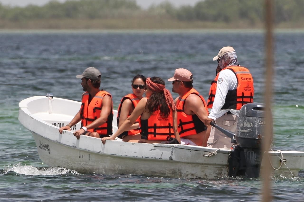 Un año después, en febrero de 2018, comenzó a resonar el rumor de que el actor había superado la relación y comenzado a salir con la joven actriz mexicana.