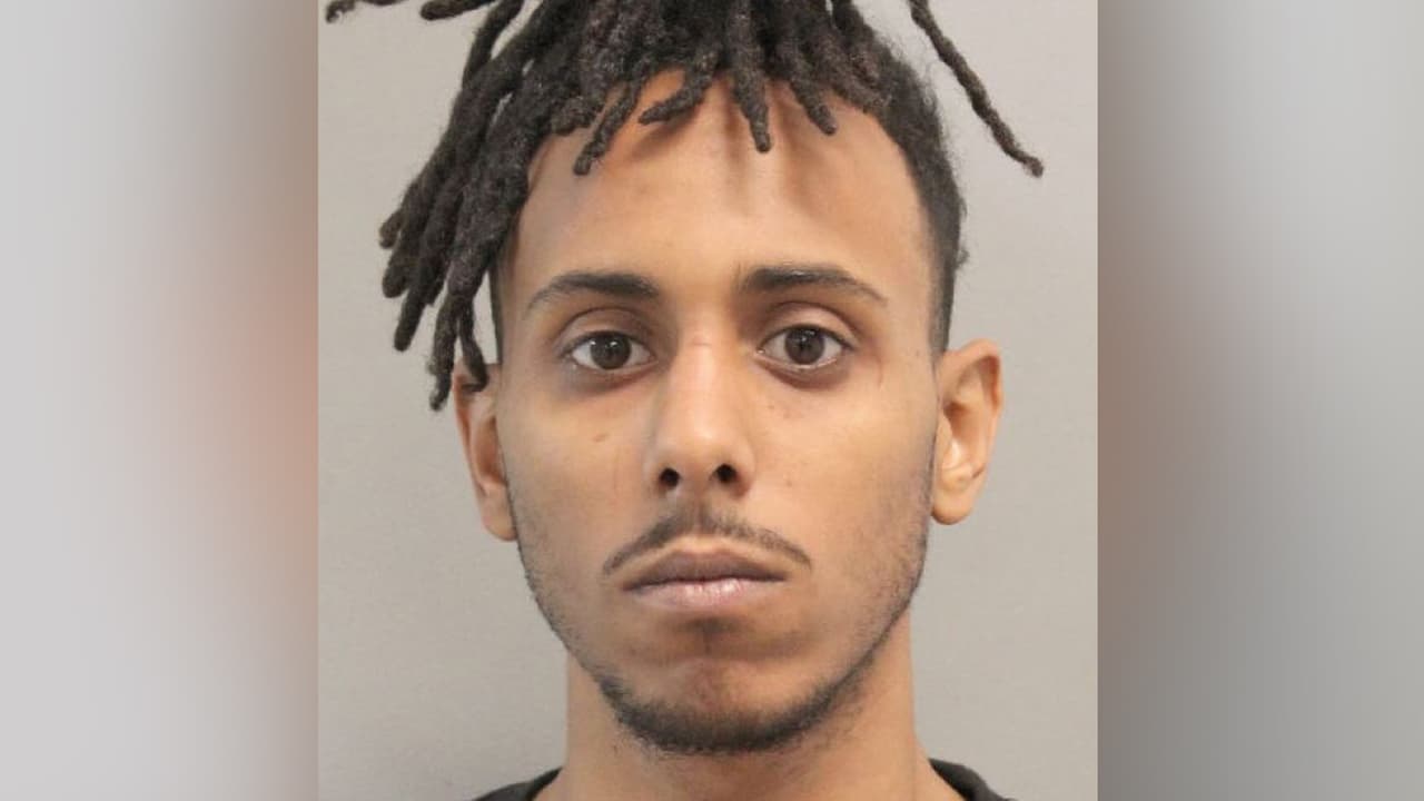 Fate Daruvalla - Enfrenta cargos por conducir bajo los efectos del alcohol y posesión de sustancias controladas.