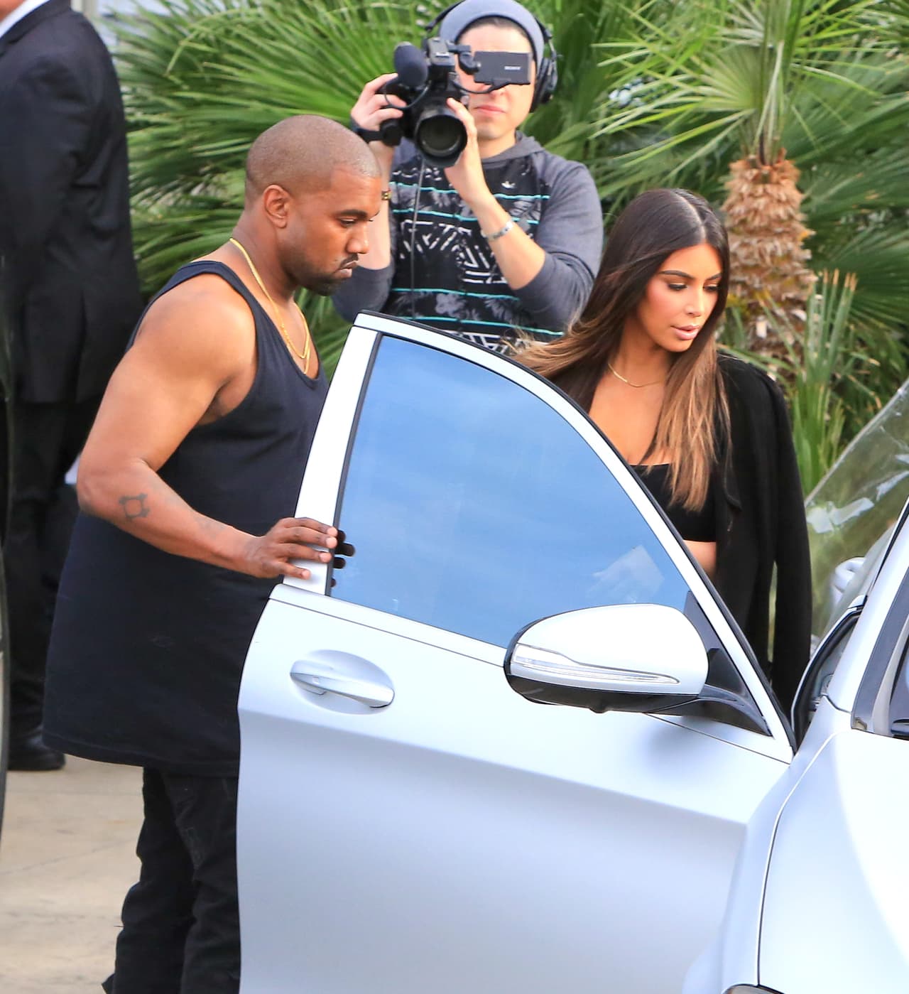 TMZ también indicó que el rapero ya planea comprar otra propiedad muy cerca de donde vive su suegra.