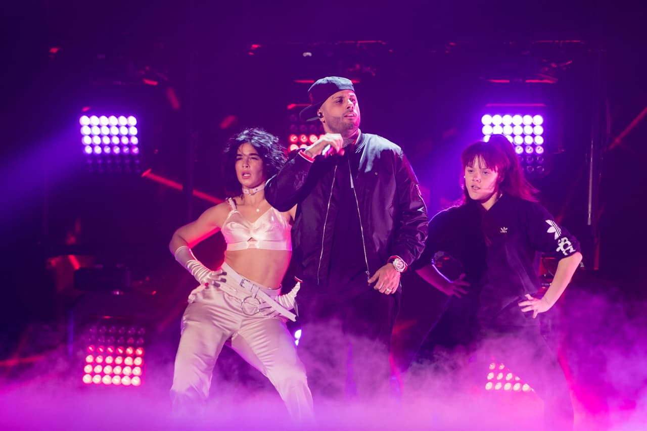 Nicky Jam, cantante de género urbano que ya todos conocemos, nos tiene preparado un
<i>performance</i> que no podemos perdernos.