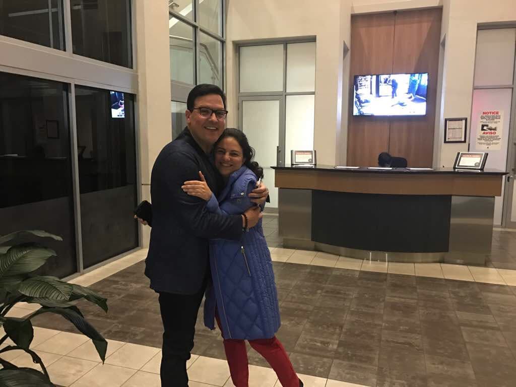 El tan esperado reencuentro estaba a punto de pasar, Raúl González llegó a la que fue su casa.