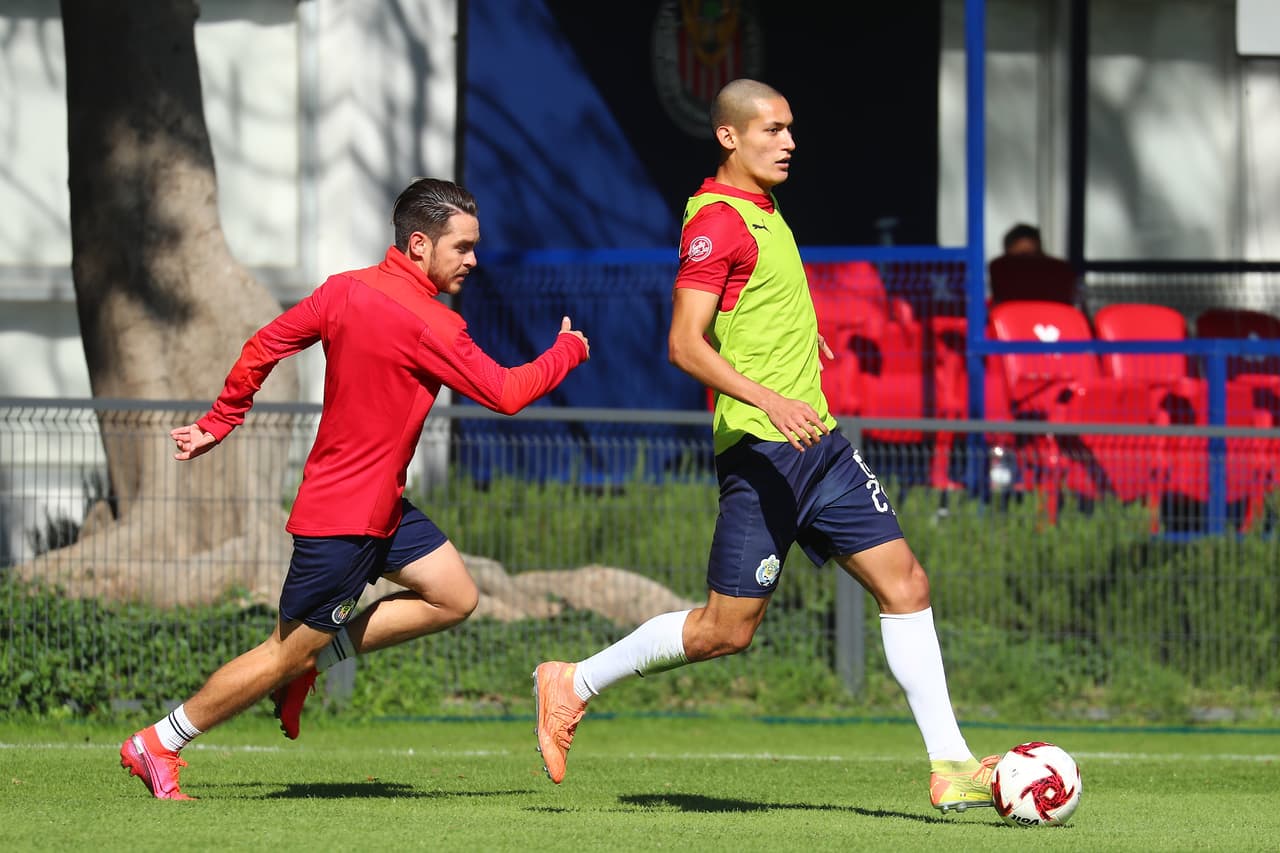 Las Chivas del Guadalajara se preparan con fuertes entrenamientos en Verde Valle para su primera fecha del torneo Guard1anes 2021, que será este viernes a las 19:30 ante el equipo de Puebla en el Estadio Cuauhtémoc.