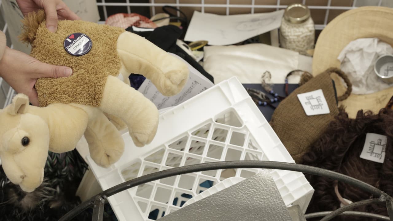 Objetos llevados al primer día de trueque en Pía Camil.