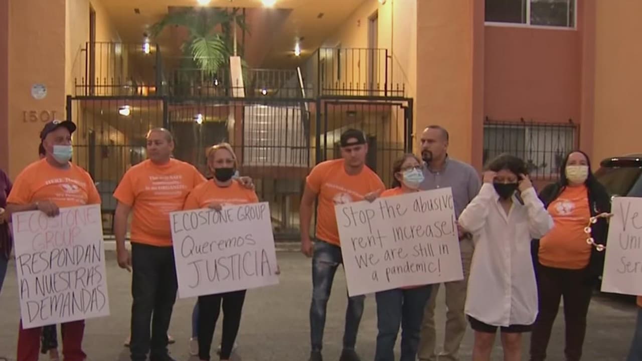 En las pasadas semanas, inquilinos de varias partes del condado Miami-Dade han denunciado que les han aumentado la renta de forma desproporcionada, e incluso una comunidad de Hialeah protestó por un aumento de más de $650 o el 65%, en sus alquileres.