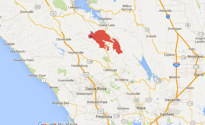 Cerca de 400 casas y cientos de otras estructuras han sido destruidas por las llamas.