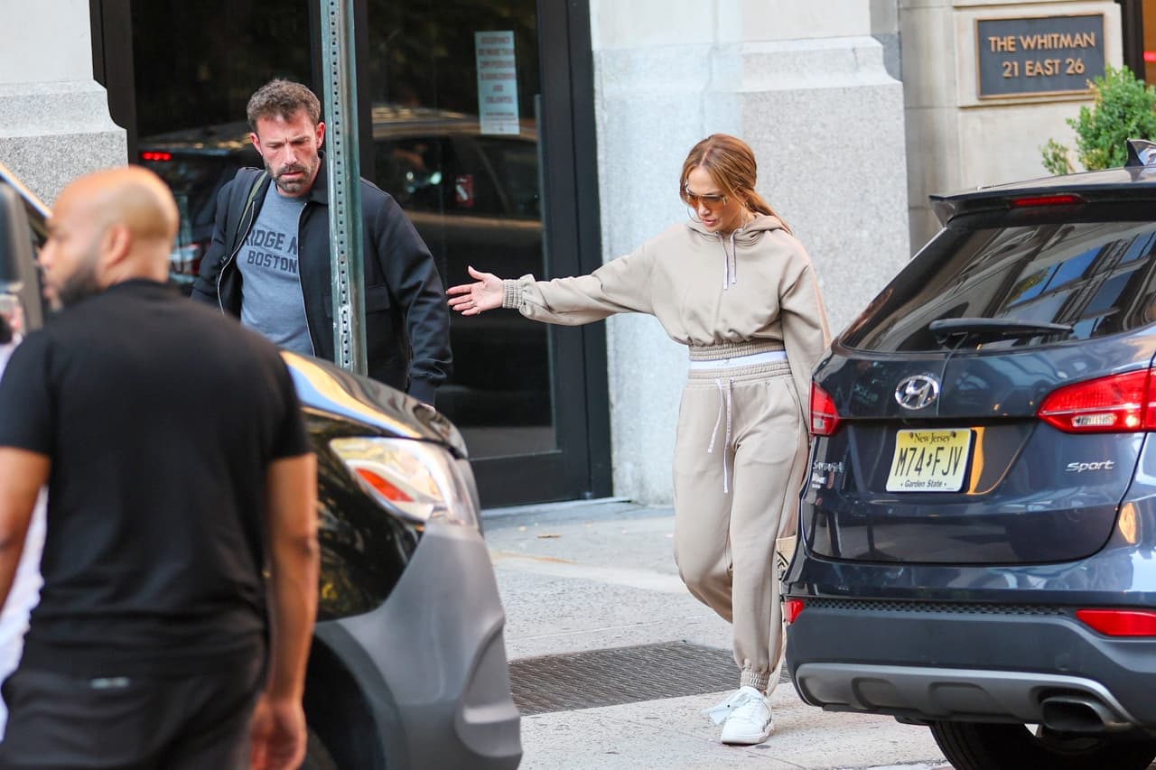 Pero luego de pasar el fin de semana en Nueva York, la tropa Affleck fue captada así abandonando la ciudad. 
<br>