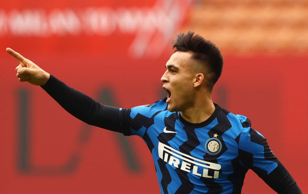 Lautaro Martínez (5’, 57’) salió ‘encendido’ y marcó los primeros dos tantos. Romelu Lukaku (66’) puso la cereza del pastel y anotó el tercero para los visitantes. En sus siguientes compromisos, Milan se medirá a Estrella Roja en la vuelta de dieciseisavos de Final de la Europa League a media semana; Inter recibirá al Genoa en la Serie A.