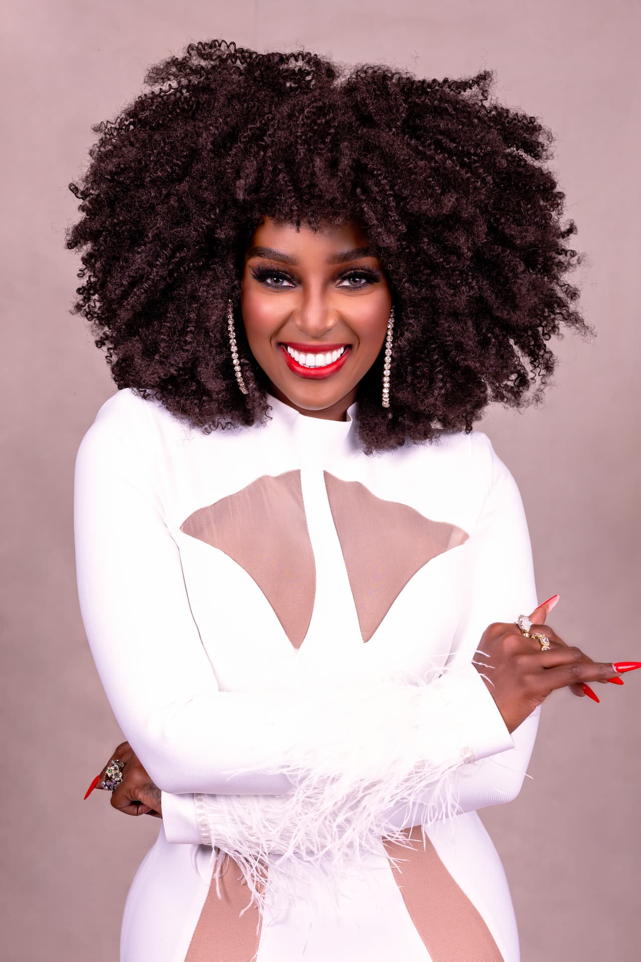 Amara La Negra, el quinto elemento de Desiguales, el talk show que Univision transmitirá de lunes a viernes a las 2P/1C, presentará una categoría.