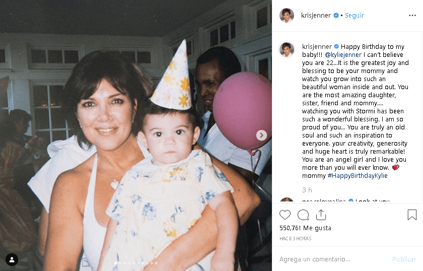 "¡Feliz cumpleaños a mi bebé! No puedo creer que tengas 22. Es la mayor alegría y bendición ser tu mami y verte crecer como una mujer tan hermosa por dentro y por fuera", escribió la lideresa del clan Kardashian Jenner.
