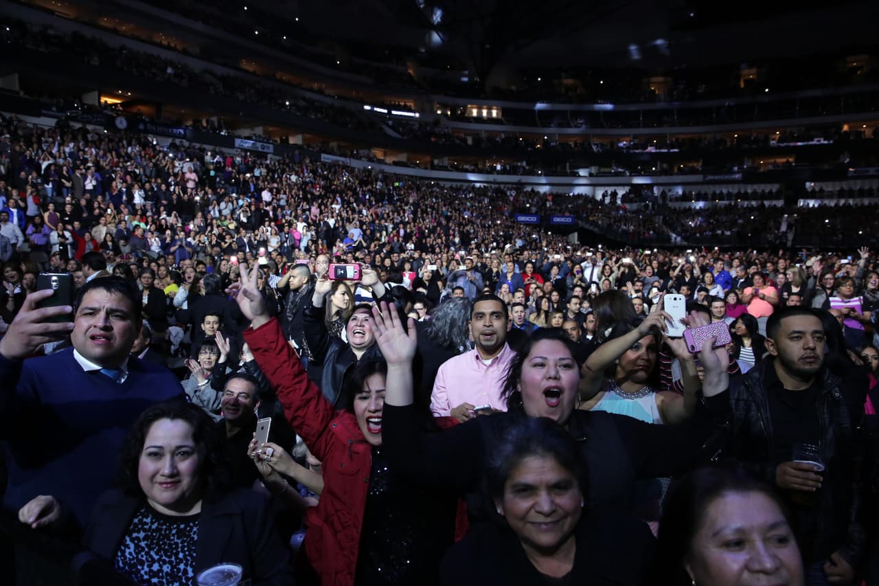 Lleno total en el American Airlines en Dallas...