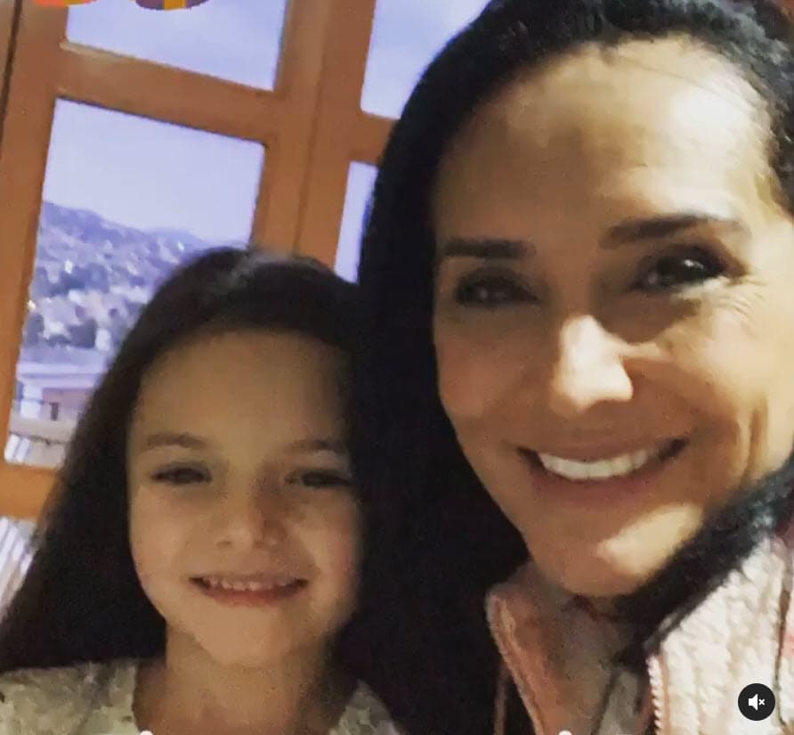 Así fue como la también actriz 
<b>Mayra Rojas</b> se convirtió en madre adoptiva de la hija de su hermana.