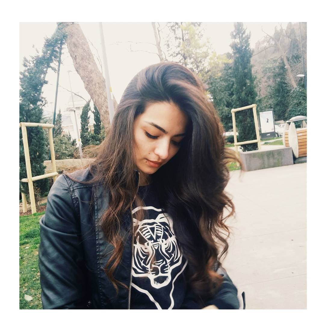 2014 fue un año prolífico para la reina de belleza, pues formó parte del elenco de tres series:
<b>'Her Sevda Bir Veda', 'Kurt Seyit ve Şura'</b> y
<b>'Ulan İstanbul'</b>.