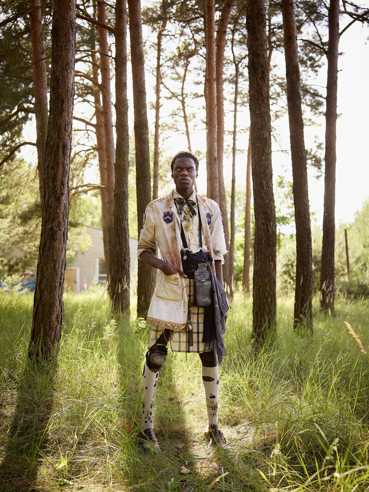 <b>Dr. Henry-Pierre de Sard, </b>investigador mutante del Ejército de Acero. "En su mundo sentí que era un forastero, y así lo era, aunque siempre fui bienvenido. En muchos momentos me parecía que solo estaba allí para ser parte del juego y no para tomar fotos, las situaciones me atrapaban porque eran muy intensas y reales", agregó Leist.