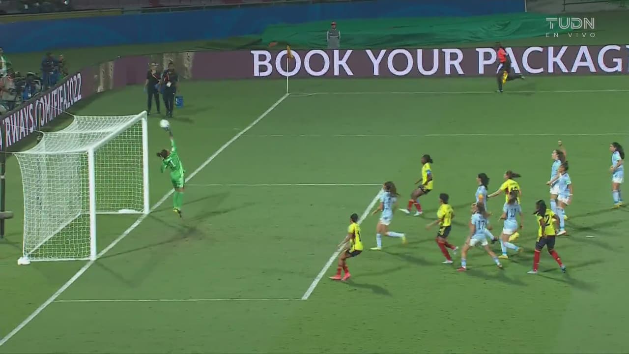 ¡Atajadón español! La cancerbera europea aleja el peligro de su meta