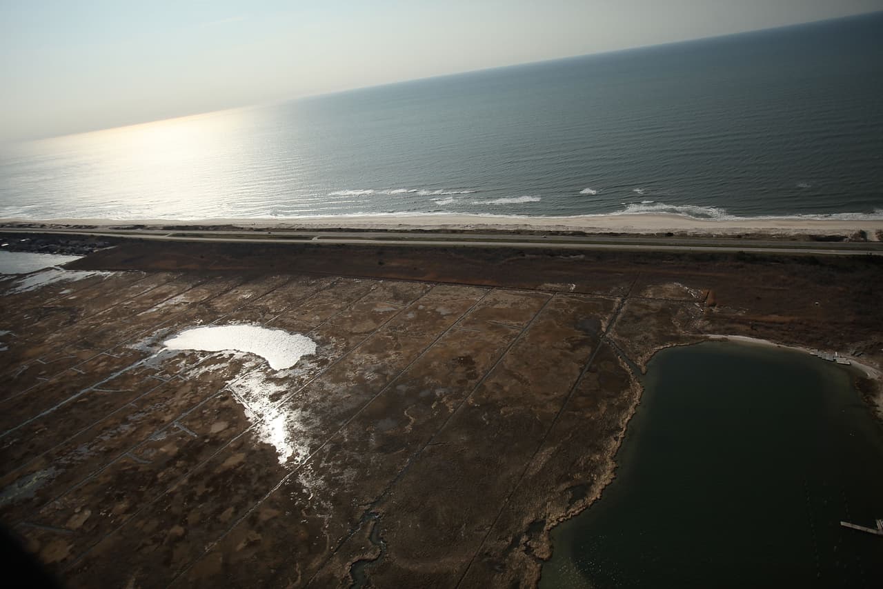 El primer hallazgo fue en diciembre de 2010: los restos óseos de una mujer arrojados a las dunas de una carretera remota de Long Island fueron encontrados por un policía que paseaba a su perro.