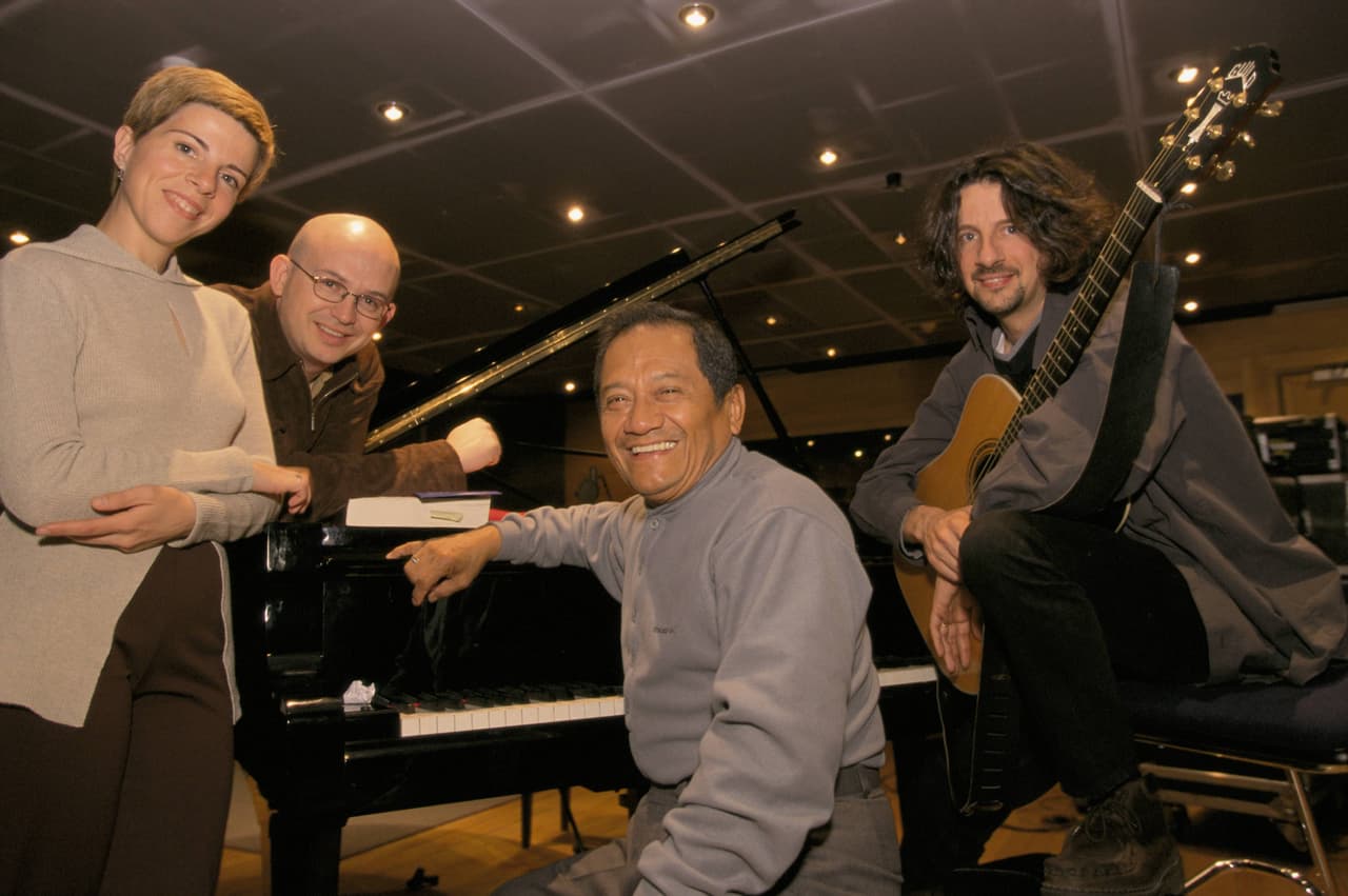 Manzanero junto a la banda ‘Presuntos Implicados’, en una de las múltiples colaboraciones que realizó en su carrera. El presidente Andrés Manuel López Obrador, tuvo unas palabras de reconocimiento para el artista tras la noticia de su muerte.